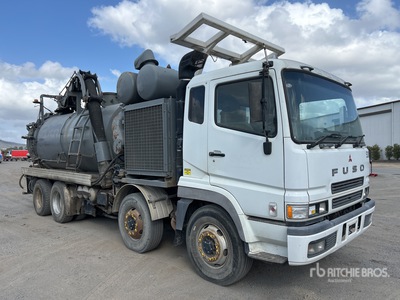 2010 Mitsubishi Fuso FS 500 8x4 Twin-Steer Saugbagger-Lkw