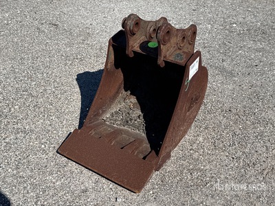 2022 Takeuchi TB225BKT18 18 in Digging Excavator Bucket