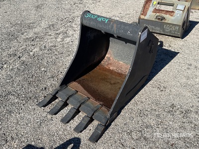 2016 Wain-Roy HD1XLS 24 in Digging Excavator Bucket