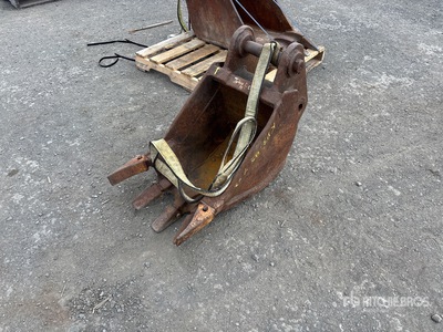 John Deere 16 in Q/C V-Ditching Excavator Bucket