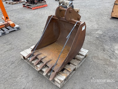30 in Digging Excavator Bucket