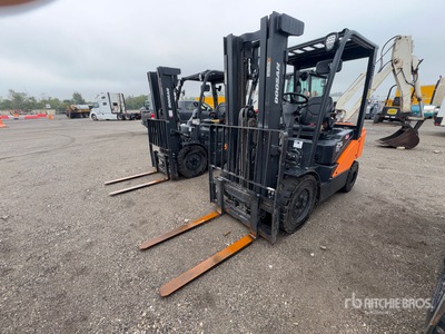 Doosan 4600 lb Pneumatic Tire Montacargas
