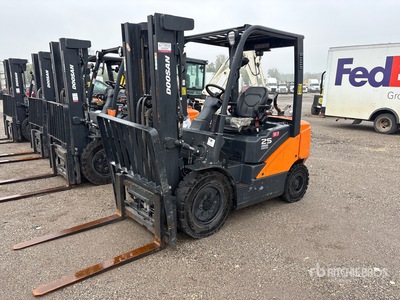 Doosan 4600 lb Pneumatic Tire Wózek widłowy