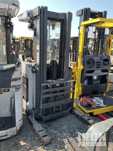 UniCarriers SM1H235NV 3500 lb Carretilla Retráctil