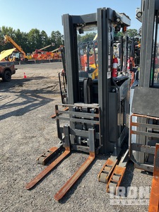 UniCarriers SM1H235NV 3500 lb Reach Truck