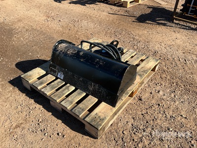 2026 GIYI GY-3TB 32 in Tilting Excavator Bucket - Fits Cat 3 - 5 ton (Unused)