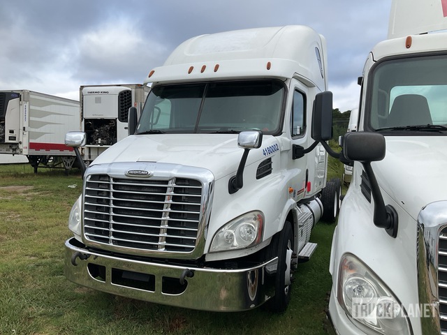 2018 Freightliner Cascadia 113