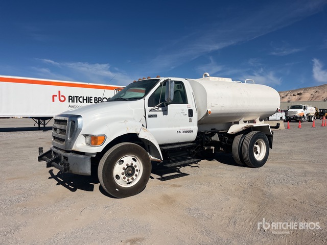 2005 Ford F-750 4x2 Water Truck