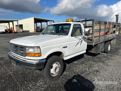 1997 Ford F-450 4x2 Flatbed Truck