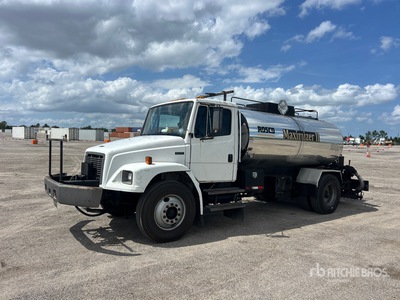 2002 Rosco Maximizer II on 2002 Freightliner FL 70 4x2 Asphalt Distributor Truck