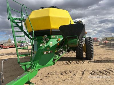 2011 John Deere 1910 430 bu Tow-Between Air Cart