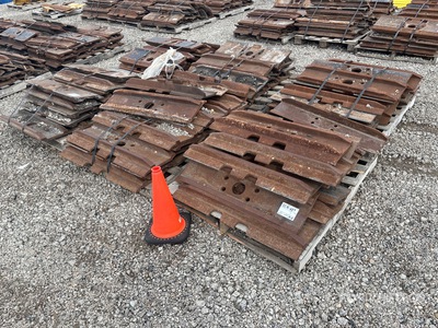 Quantity of (6) Pallets of Excavator Pad Parti varie