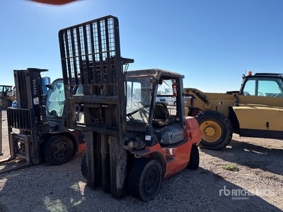 2007 Toyota 7FDU35 7000 lb Cushion Tire Chariot Élévateur (Inoperable)