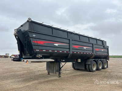 2019 Berg 35 ft Tri/A End Dump Trailer