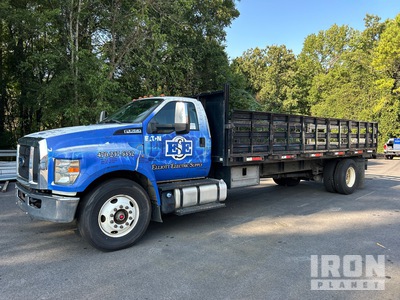 2017 Ford F-750 4x2 Flatbed Truck