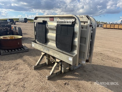 Quantity of (3) Aluminum Supports pour camion