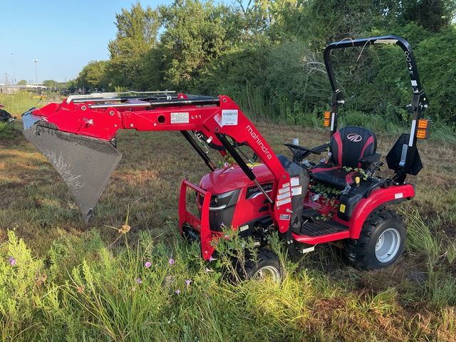 Mahindra 1126 HST 4WD Utility Tractor