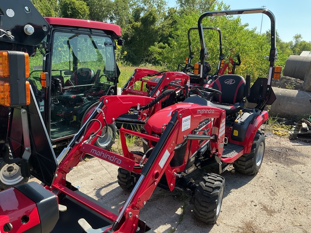 Mahindra 1126 HST 4WD Utility Tractor