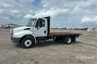 2007 International 4200 4x2 Flatbed Truck