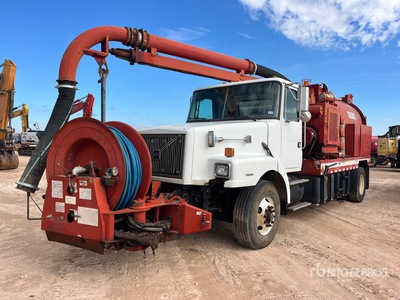 Vac-Con on 2000 Volvo Vacuum Excavator Truck