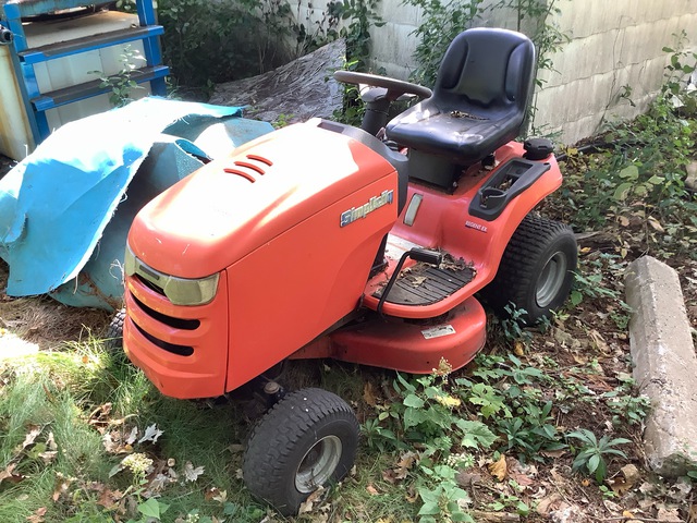Simplicity Regent EX Ride-On Lawn Mower Simplicity Regent EX Ride-On Lawn Mower