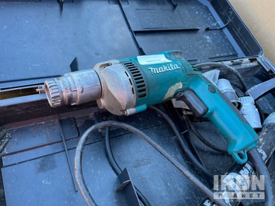 Makita Screw Gun w/ Quick Drive Extension
