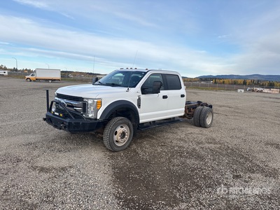 2017 Ford F-450 4x4 Crew Cab Cab and Chassis