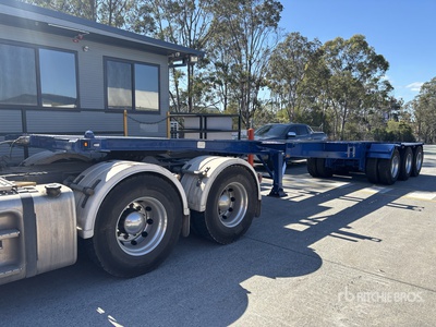 1988 Maxicube Fruehauf Tri/A Container Trailer