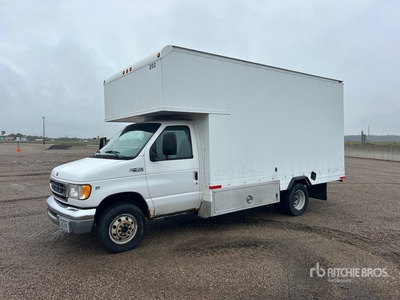 2001 Ford E-450 4x2 Van Truck
