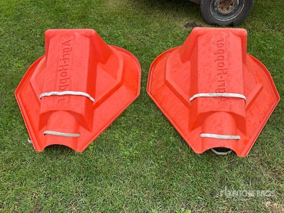 Quantity of (2) Auger Hoppers Varios, tienda, almacen, consumidor