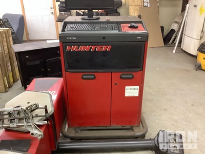 Hunter DSP600 Alignment Machine w/R811 Cabinet