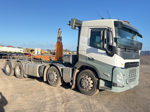 2022 Volvo FM13 8x4 Twin-Steer Hook Truck 2022 Volvo FM13 8x4 Twin-Steer Hook Truck