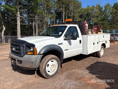 2006 Ford F-550 4x4 Camion de servicios (Inoperable)