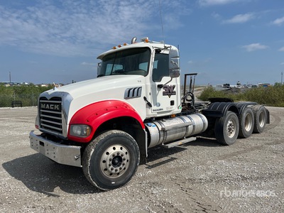 2015 Mack GU713 8x4 Tri/A Dagcabine Trekker