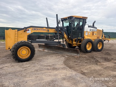 2015 John Deere 672GP AWD Niveleuse à moteur