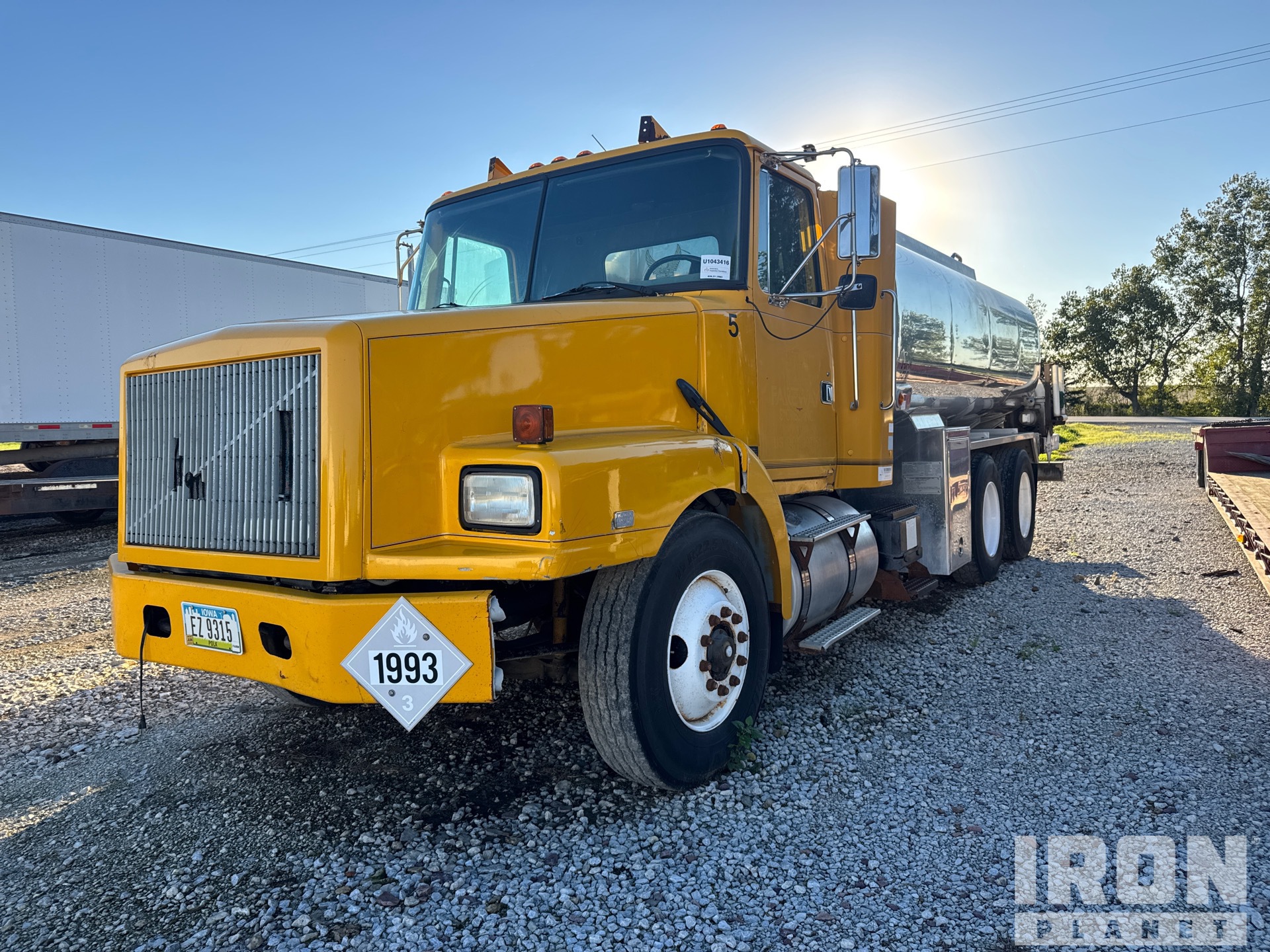 1991 White/GMC 3500 gal 6x4 Crew Cab Fuel Truck