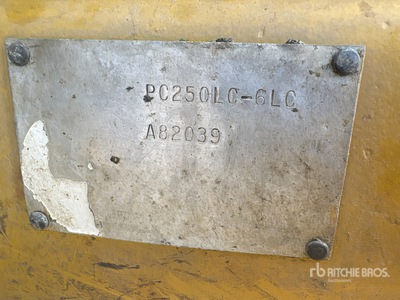 1996 Komatsu PC250LC-6LC حفارة بجنزير