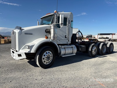 2009 Kenworth T800 8x4 Tri/A Day Cab Truck Tractor