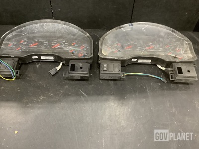 (26) Navistar Defense 2596673C91L Electronic Tachometers