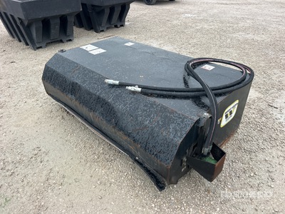 John Deere BR72 72 in Skid Steer Sweeper