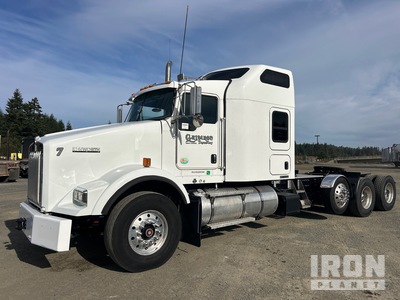 2013 Kenworth T800 8x4 Ciągnik siodłowy z kabiną sypialną Tri/A