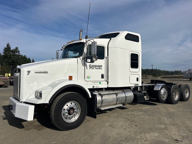 2013 Kenworth T800 8x4 Tri/A Sleeper Truck Tractor