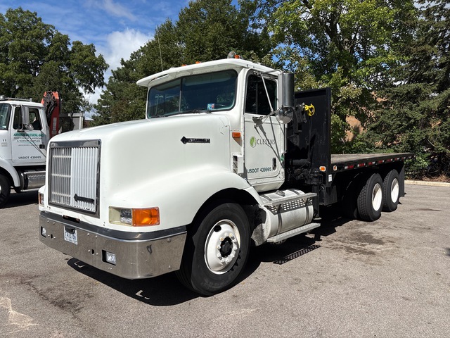 Hiab 070A 8820 lb Knuckle Boom on 1995 International 9200 6x4 Flatbed Truck with Crane