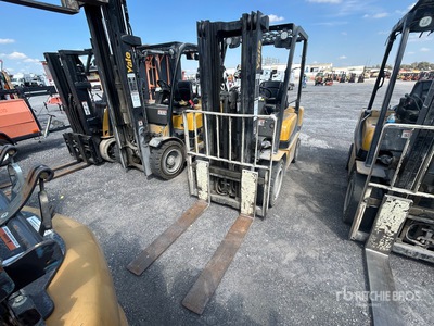 Yale GLP060MXNEA087 5700 lb Pneumatic Tire Wózek widłowy