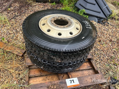 Quantity of (2) Kapsen 11R24.5 Pneus