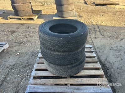 Quantity of (3) Goodyear 255/65R17 Pneumatici per autocarro