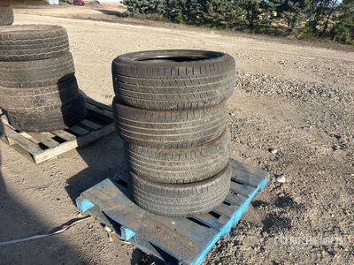 Quantity of (4) Goodyear 255/55R20 Pneumatici per autocarro