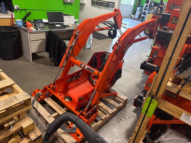Kubota LA535 Front Loader Attachment