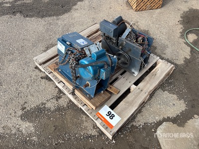 Quantity of (2) Garage Door Opener Pièces diverses