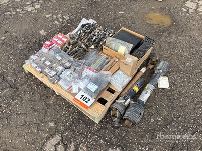 Quantity of MacDon Header Parts Pièces diverses